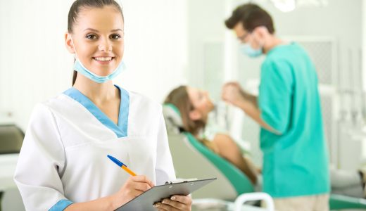 インプラント治療で重要な歯科衛生士の役割とは？