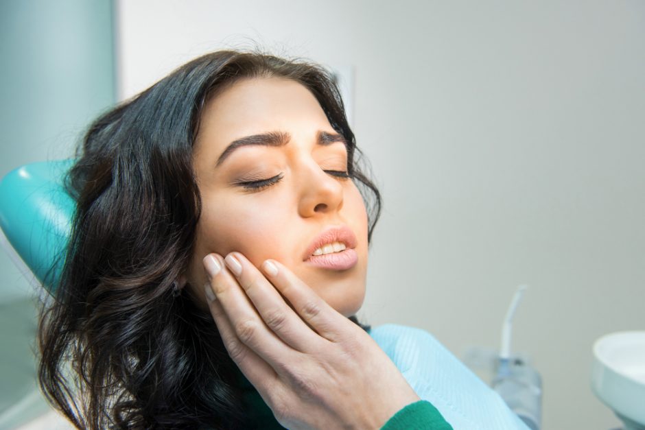 インプラント治療前に歯周病治療を行う必要がある理由とは？