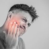 感染症の一つ「インプラント歯周炎」とは？予防・治療方法を解説