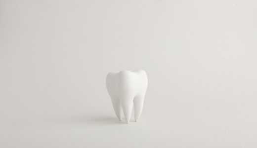 大人の永久歯が抜ける主な原因と予防方法を解説