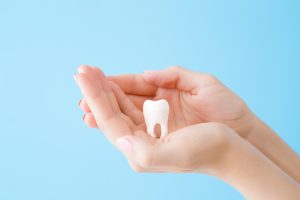 歯を喪失した50代の方にインプラントがおすすめの理由